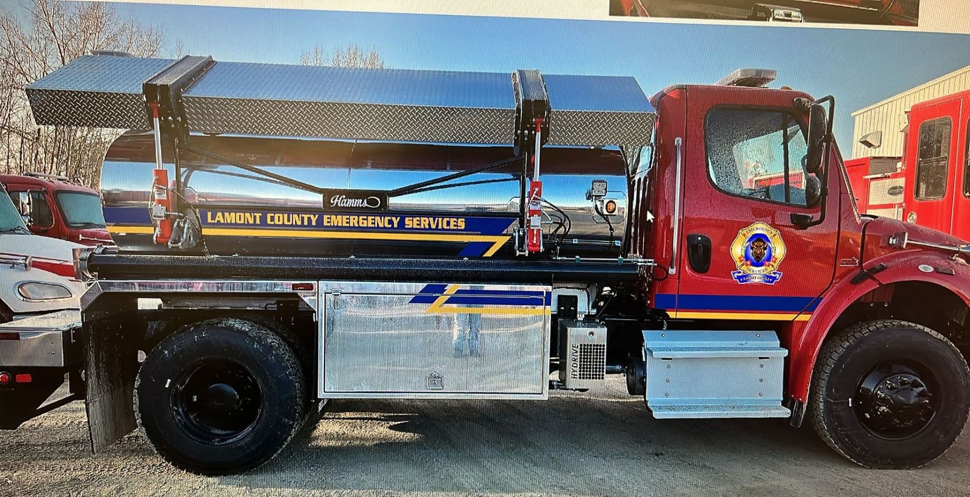 Illustration of municipal equipment with markings designed for heavy-duty conditions